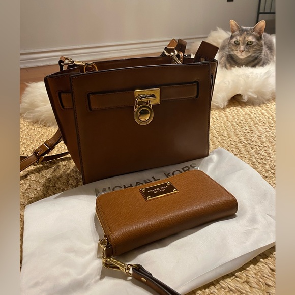 MICHAEL KORS LEATHER CROSSBODY w FREE WALLET - Picture 3 of 4